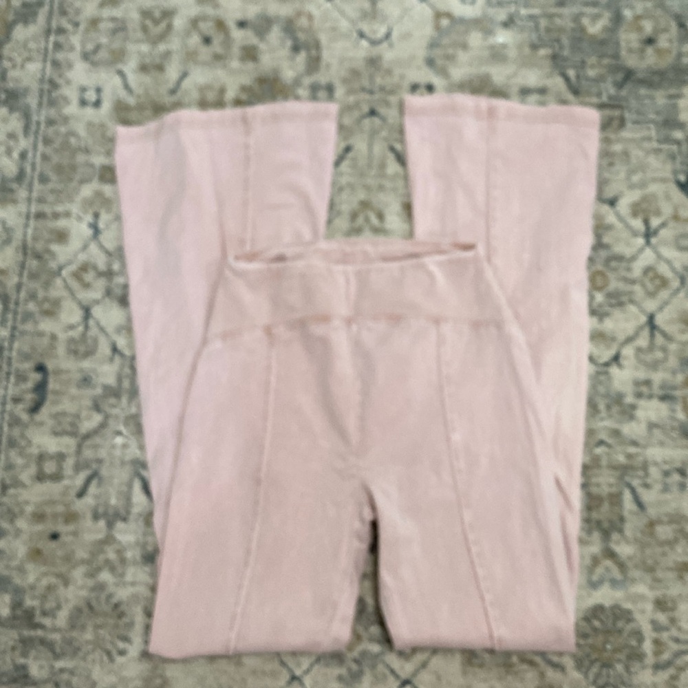Light pink flare leggings